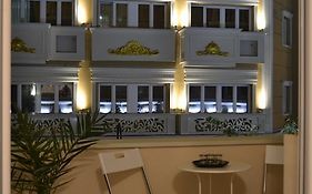 Lazarus Apartment